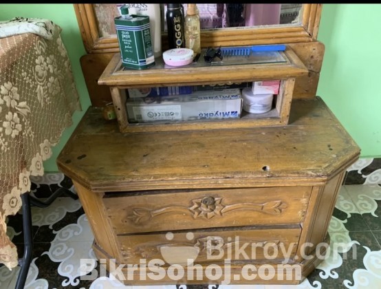 Dressing table